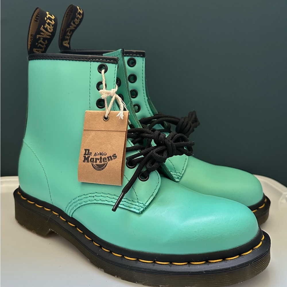 1460 Smooth Leather 8 Eye Lace Up Peppermint Boots